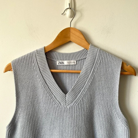 Zara V Neck Knit  Ribbed Sleeveless Sweater Vest Periwinkle Blue Size Medium - Picture 3 of 6